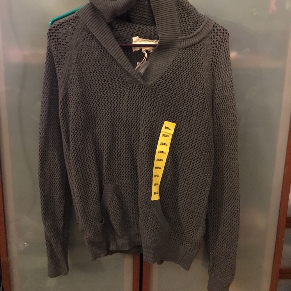 Gray pull over in size S NEW w tag and never worn!